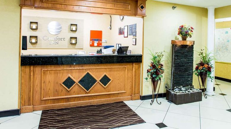 <b>Comfort Inn Hotel Columbia Lobby</b>. Images powered by <a href="https://iceportal.shijigroup.com/" title="IcePortal" target="_blank">IcePortal</a>.