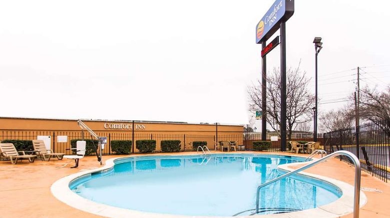 <b>Comfort Inn Hotel Columbia Pool</b>. Images powered by <a href="https://iceportal.shijigroup.com/" title="IcePortal" target="_blank">IcePortal</a>.