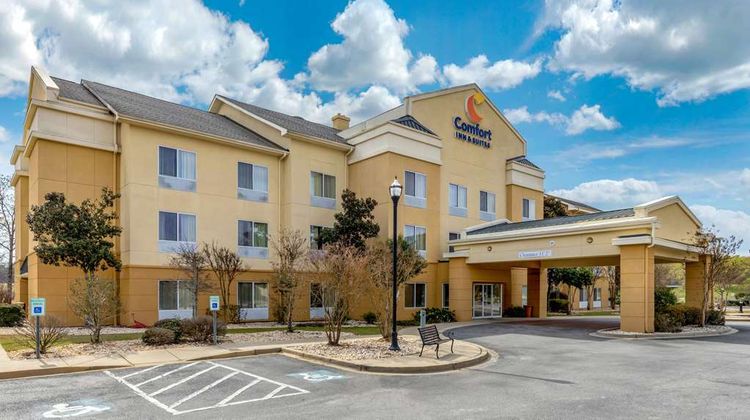 Comfort Inn and Suites Camden Exterior