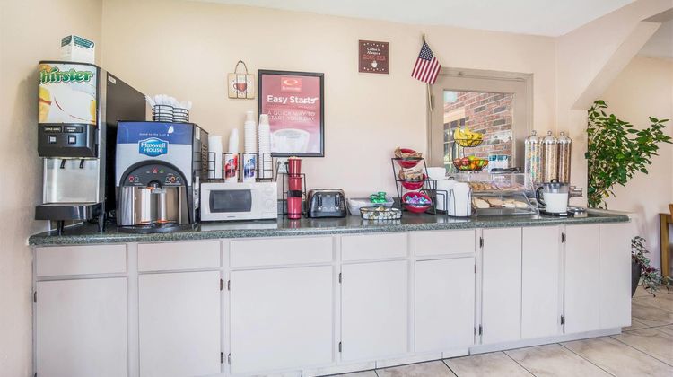 Econo Lodge Walterboro I-95 Restaurant