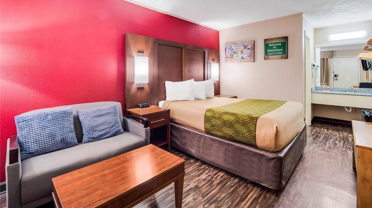 Econo Lodge Walterboro I-95 Room