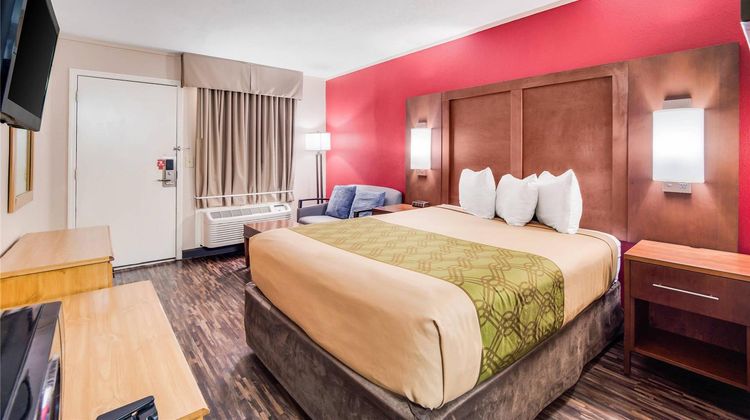 Econo Lodge Walterboro I-95 Room