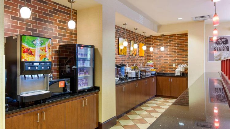 Comfort Suites West Of Ashley Restaurant