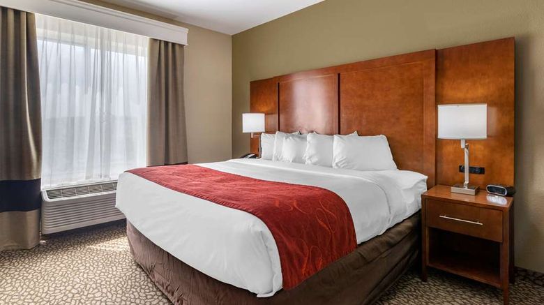 <b>Comfort Suites Suite</b>. Images powered by <a href="https://iceportal.shijigroup.com/" title="IcePortal" target="_blank">IcePortal</a>.