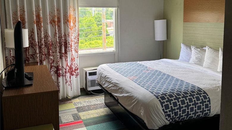 <b>Gallus Stadium Park Inn, an Ascend Hotel Room</b>. Images powered by <a href="https://iceportal.shijigroup.com/" title="IcePortal" target="_blank">IcePortal</a>.