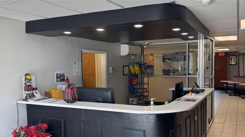 <b>Gallus Stadium Park Inn, an Ascend Hotel Lobby</b>. Images powered by <a href="https://iceportal.shijigroup.com/" title="IcePortal" target="_blank">IcePortal</a>.