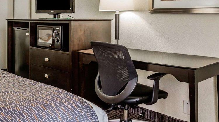 Quality Inn Mount Pleasant Room