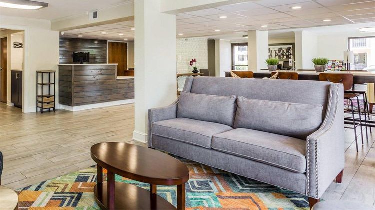 Quality Inn Mount Pleasant Lobby