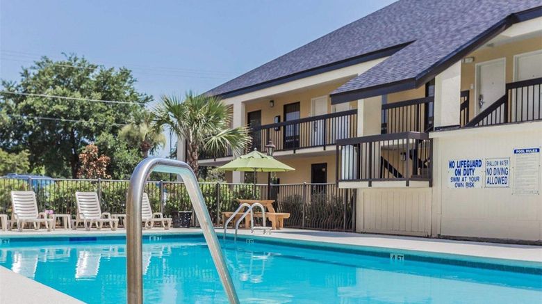 <b>Quality Inn Mount Pleasant Pool</b>. Images powered by <a href="https://iceportal.shijigroup.com/" title="IcePortal" target="_blank">IcePortal</a>.