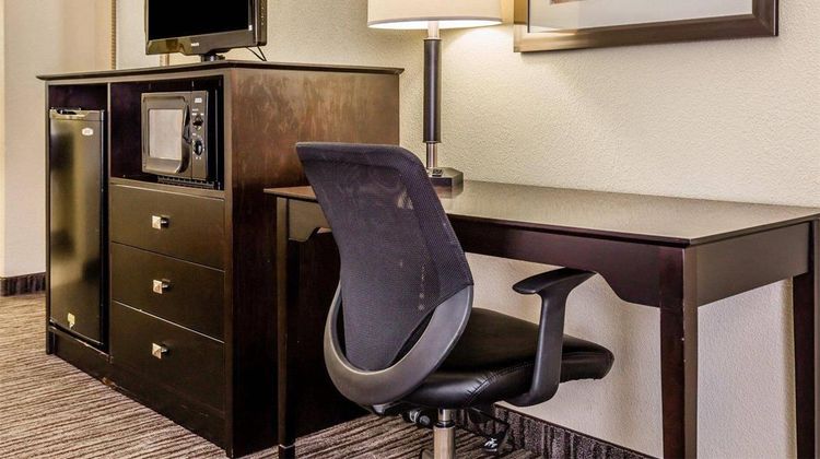 Quality Inn Mount Pleasant Room