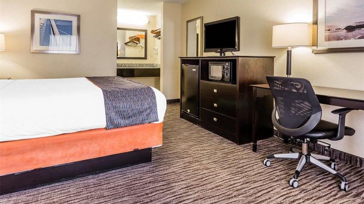 Quality Inn Mount Pleasant Room