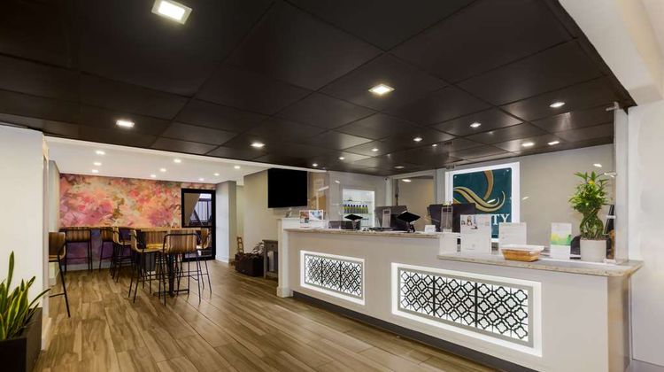 Quality Inn Coliseum Lobby
