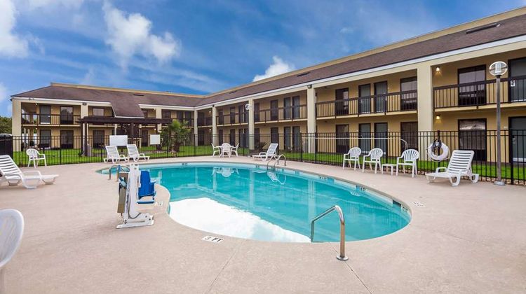Quality Inn Coliseum Pool