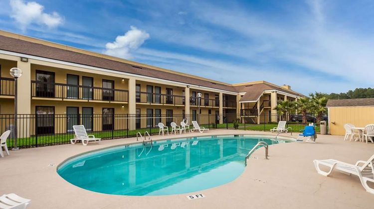 Quality Inn Coliseum Pool