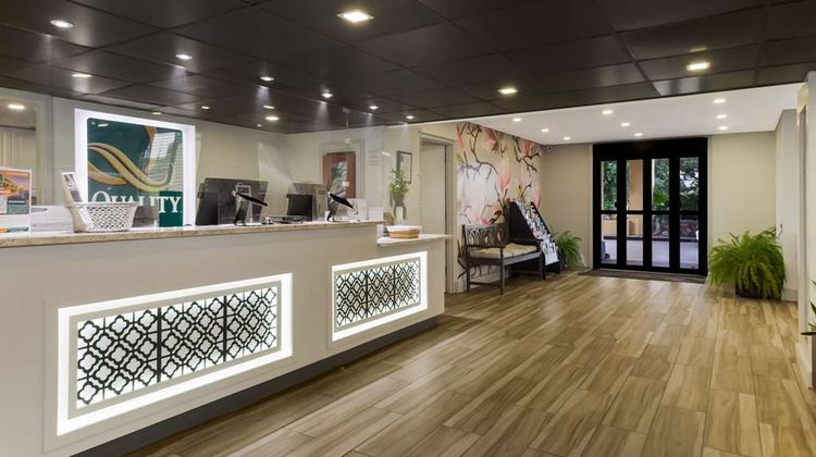 Quality Inn Coliseum Lobby