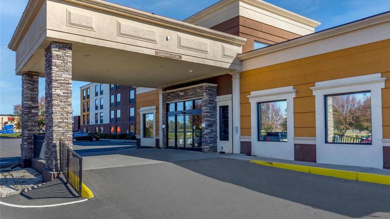 <b>Comfort Inn At The Park Exterior</b>. Images powered by <a href="https://iceportal.shijigroup.com/" title="IcePortal" target="_blank">IcePortal</a>.
