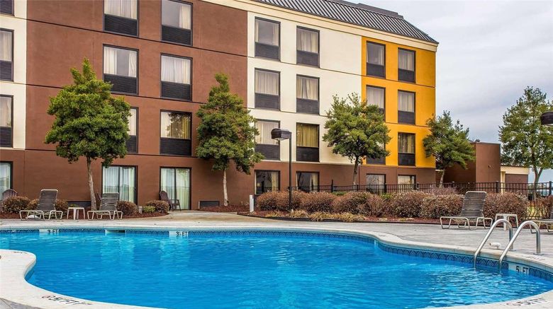 <b>Comfort Inn At The Park Pool</b>. Images powered by <a href="https://iceportal.shijigroup.com/" title="IcePortal" target="_blank">IcePortal</a>.