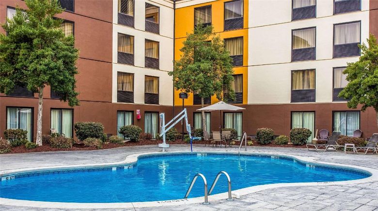 <b>Comfort Inn At The Park Pool</b>. Images powered by <a href="https://iceportal.shijigroup.com/" title="IcePortal" target="_blank">IcePortal</a>.