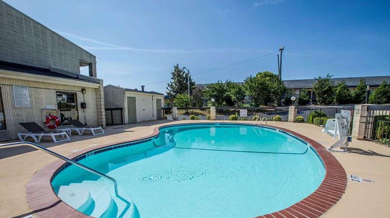 <b>Quality Inn Gaffney Pool</b>. Images powered by <a href="https://iceportal.shijigroup.com/" title="IcePortal" target="_blank">IcePortal</a>.