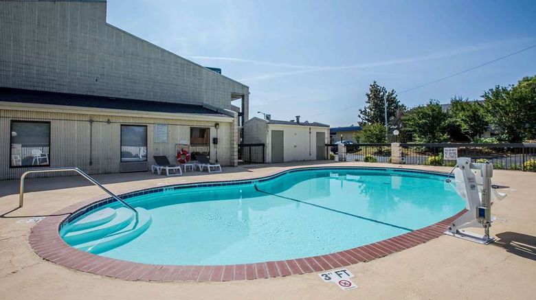 <b>Quality Inn Gaffney Pool</b>. Images powered by <a href="https://iceportal.shijigroup.com/" title="IcePortal" target="_blank">IcePortal</a>.