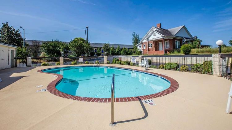 Quality Inn Gaffney Pool