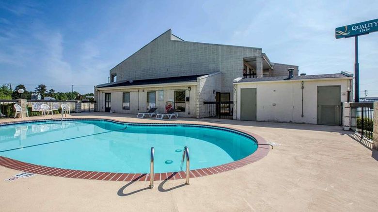 <b>Quality Inn Gaffney Pool</b>. Images powered by <a href="https://iceportal.shijigroup.com/" title="IcePortal" target="_blank">IcePortal</a>.