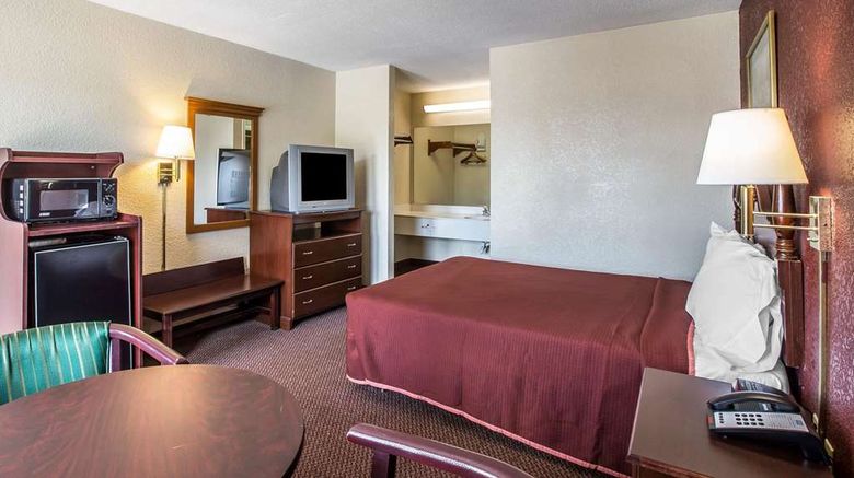 <b>Rodeway Inn Spartanburg Room</b>. Images powered by <a href="https://iceportal.shijigroup.com/" title="IcePortal" target="_blank">IcePortal</a>.