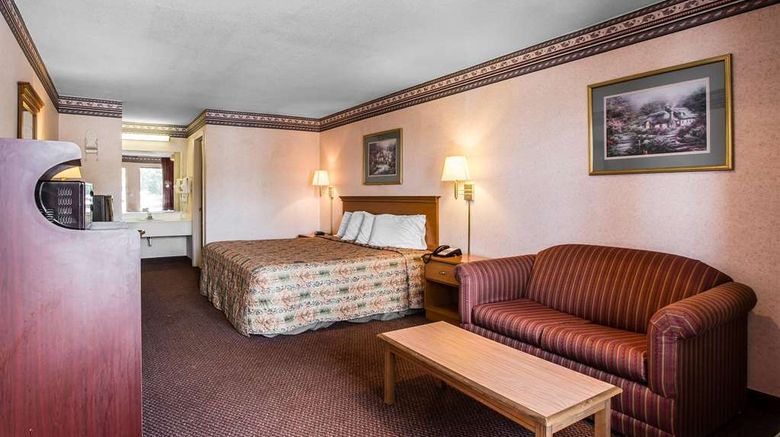 <b>Rodeway Inn Spartanburg Room</b>. Images powered by <a href="https://iceportal.shijigroup.com/" title="IcePortal" target="_blank">IcePortal</a>.