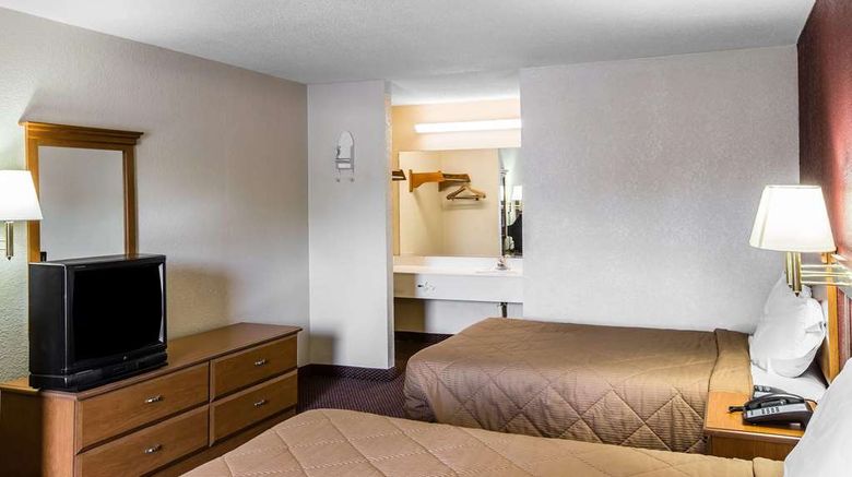 <b>Rodeway Inn Spartanburg Room</b>. Images powered by <a href="https://iceportal.shijigroup.com/" title="IcePortal" target="_blank">IcePortal</a>.