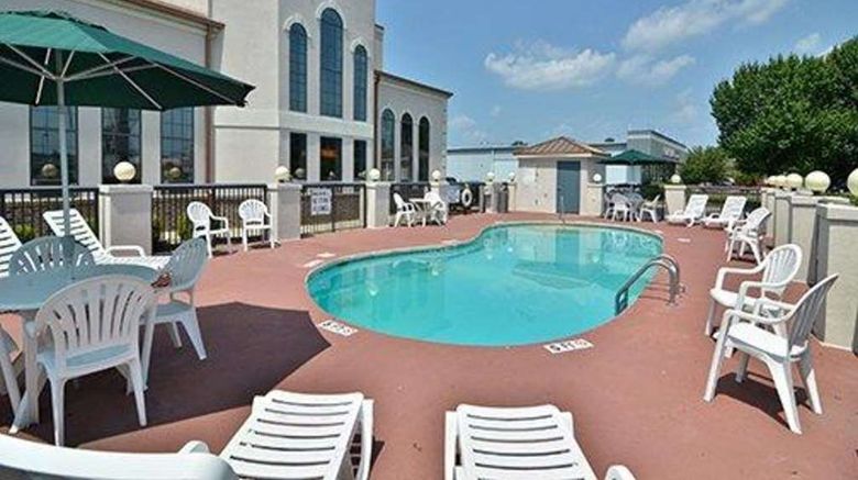<b>Quality Inn Pool</b>. Images powered by <a href="https://iceportal.shijigroup.com/" title="IcePortal" target="_blank">IcePortal</a>.