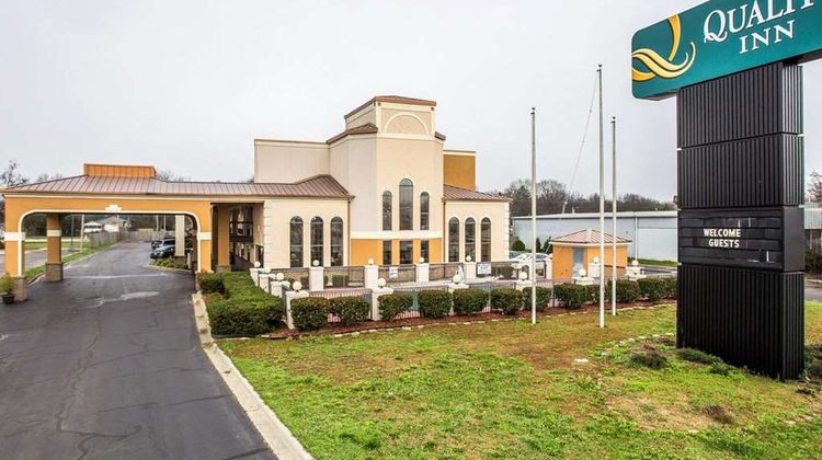 Quality Inn Exterior