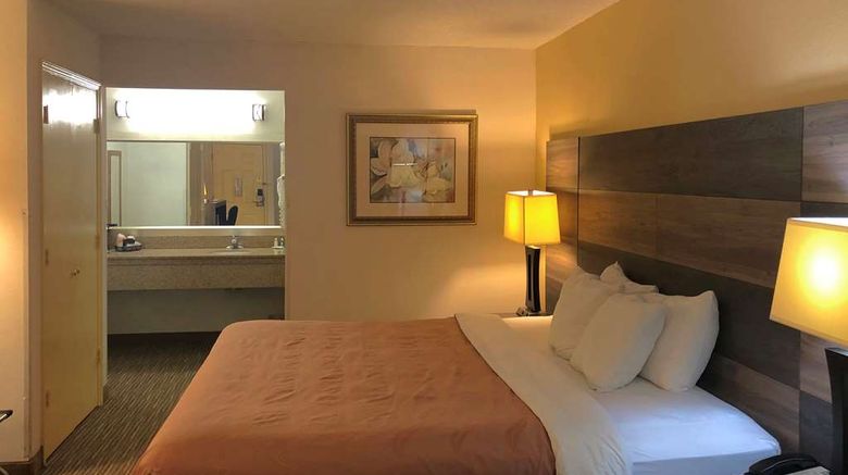 <b>Quality Inn Room</b>. Images powered by <a href="https://iceportal.shijigroup.com/" title="IcePortal" target="_blank">IcePortal</a>.