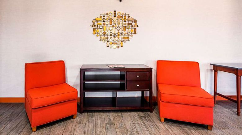 <b>Quality Inn Lobby</b>. Images powered by <a href="https://iceportal.shijigroup.com/" title="IcePortal" target="_blank">IcePortal</a>.