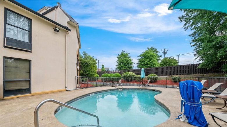 <b>Quality Inn at Carowinds Pool</b>. Images powered by <a href="https://iceportal.shijigroup.com/" title="IcePortal" target="_blank">IcePortal</a>.