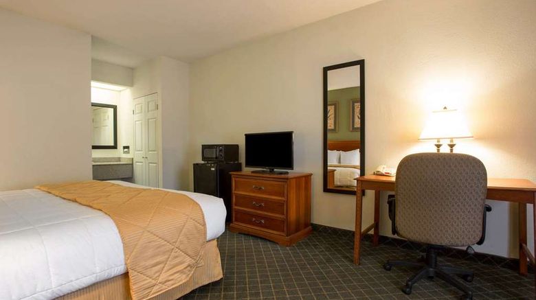 <b>Clarion Inn Room</b>. Images powered by <a href="https://iceportal.shijigroup.com/" title="IcePortal" target="_blank">IcePortal</a>.