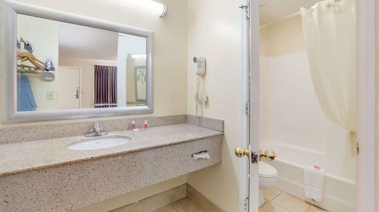 Econo Lodge Santee Room