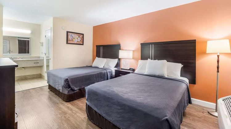 Econo Lodge Santee Room