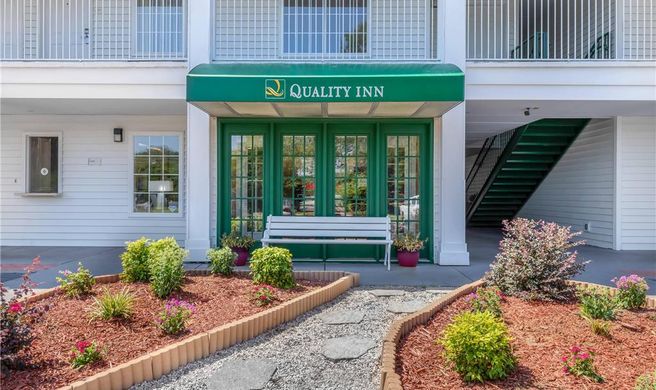 Quality Inn Exterior