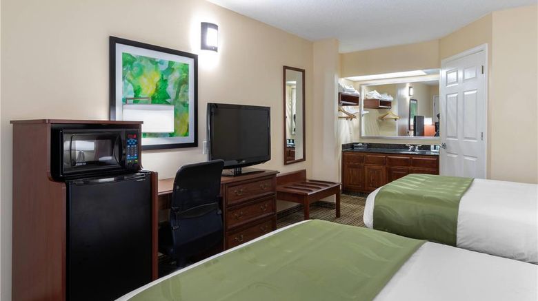 <b>Quality Inn Room</b>. Images powered by <a href="https://iceportal.shijigroup.com/" title="IcePortal" target="_blank">IcePortal</a>.