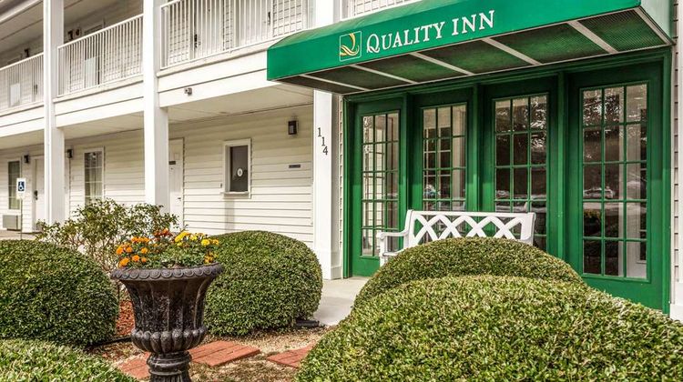 Quality Inn Exterior