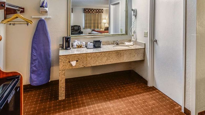 <b>Rodeway Inn Room</b>. Images powered by <a href="https://iceportal.shijigroup.com/" title="IcePortal" target="_blank">IcePortal</a>.