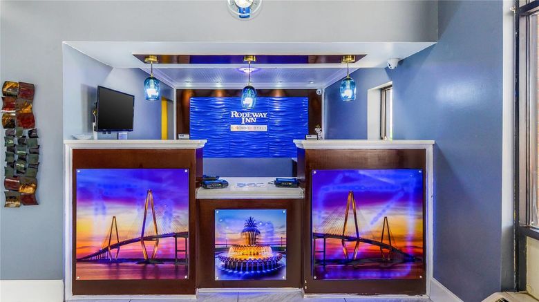 <b>Rodeway Inn Lobby</b>. Images powered by <a href="https://iceportal.shijigroup.com/" title="IcePortal" target="_blank">IcePortal</a>.