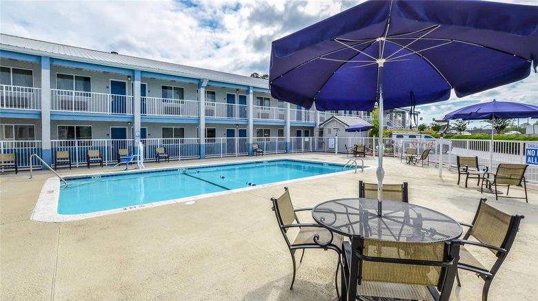 <b>Rodeway Inn Pool</b>. Images powered by <a href="https://iceportal.shijigroup.com/" title="IcePortal" target="_blank">IcePortal</a>.