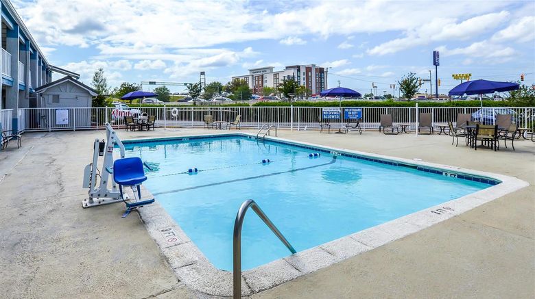 <b>Rodeway Inn Pool</b>. Images powered by <a href="https://iceportal.shijigroup.com/" title="IcePortal" target="_blank">IcePortal</a>.