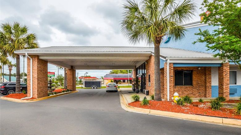 <b>Rodeway Inn Exterior</b>. Images powered by <a href="https://iceportal.shijigroup.com/" title="IcePortal" target="_blank">IcePortal</a>.