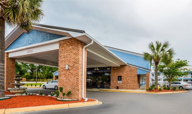Rodeway Inn Exterior