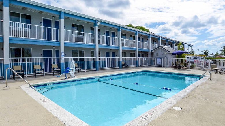 <b>Rodeway Inn Pool</b>. Images powered by <a href="https://iceportal.shijigroup.com/" title="IcePortal" target="_blank">IcePortal</a>.