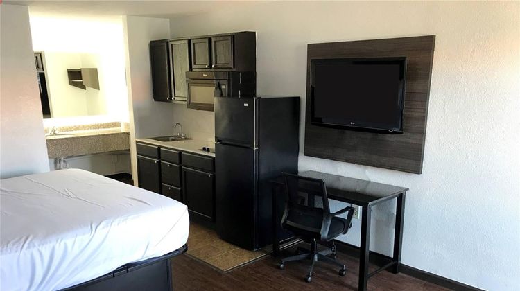 Suburban Studios North Charleston I-526 Room
