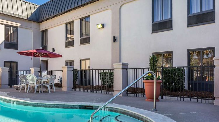Quality Inn Summerville-Charleston Pool