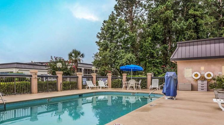 Quality Inn Walterboro Pool